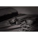 attaches sm avec collier et menottes restraint 5