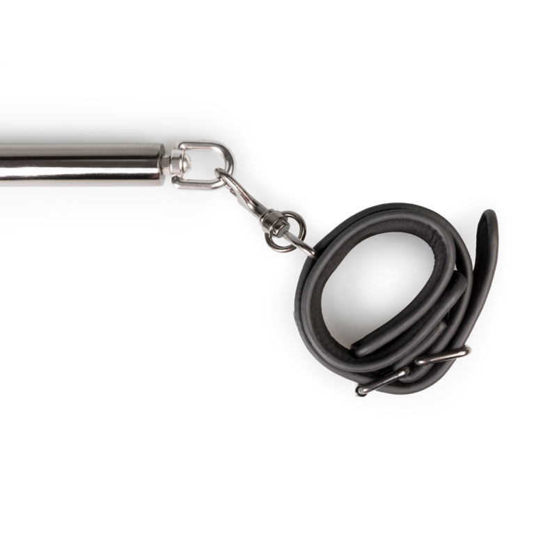 barre ajustable en metal avec menottes 4
