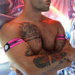 brassards circuit breaker rose neon x2