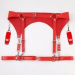 ceinture porte jarretelles et menottes rouge 2