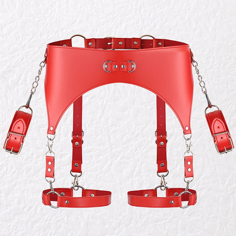 ceinture porte jarretelles et menottes rouge