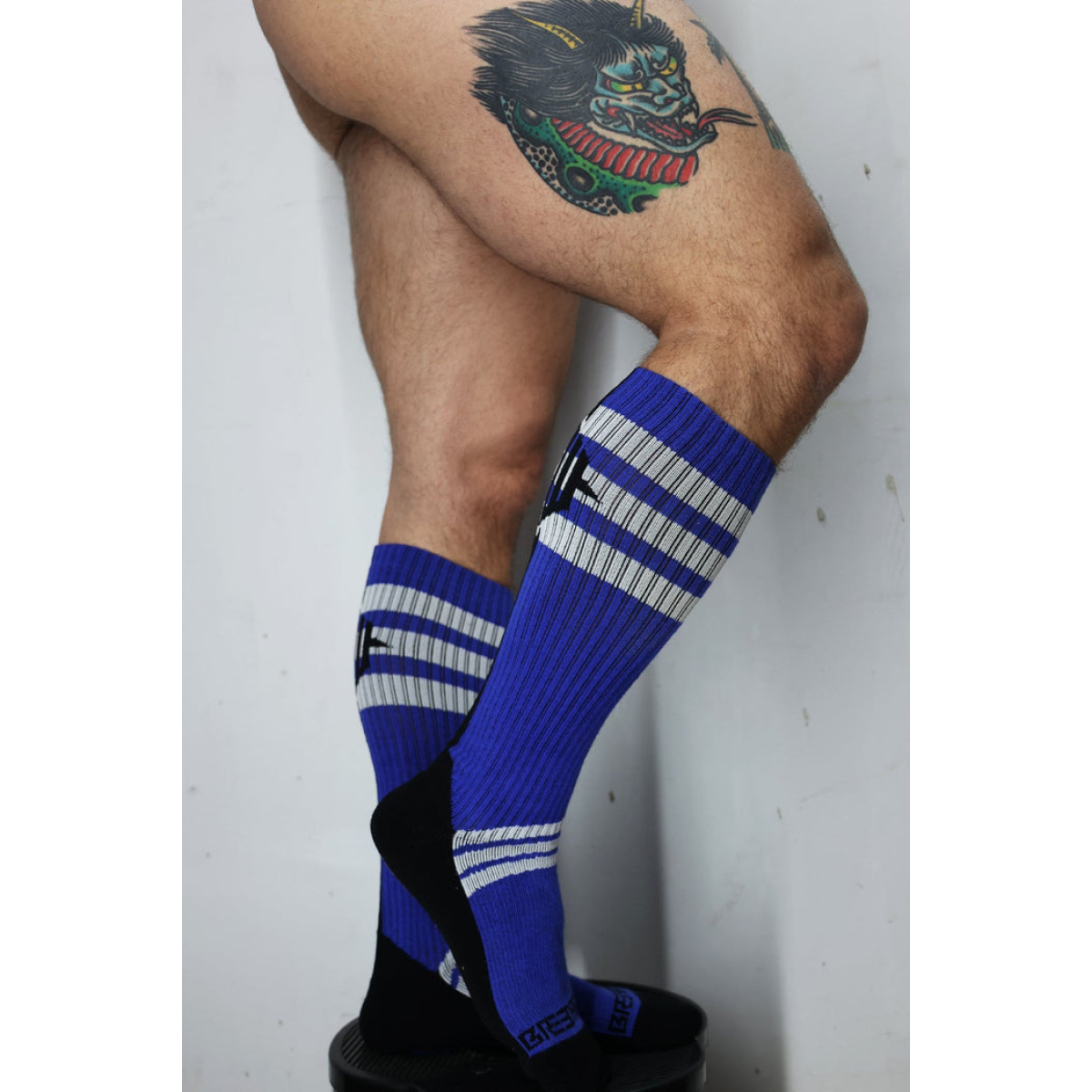 chaussettes hautes retro remix bleues 3