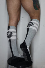 chaussettes hautes retro remix grises 3