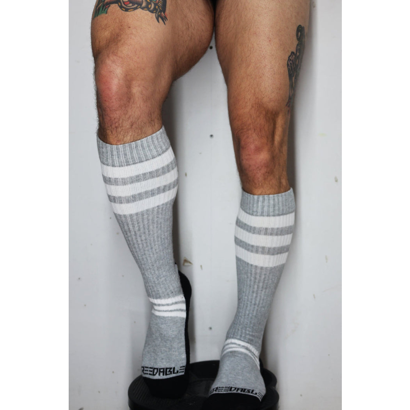 chaussettes hautes retro remix grises 4