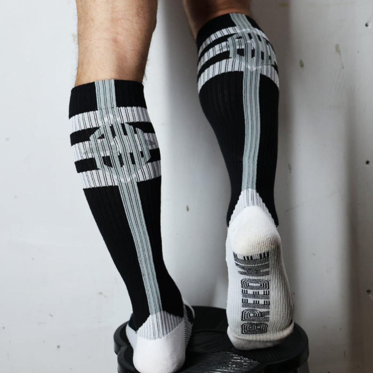 chaussettes hautes retro remix noires 1