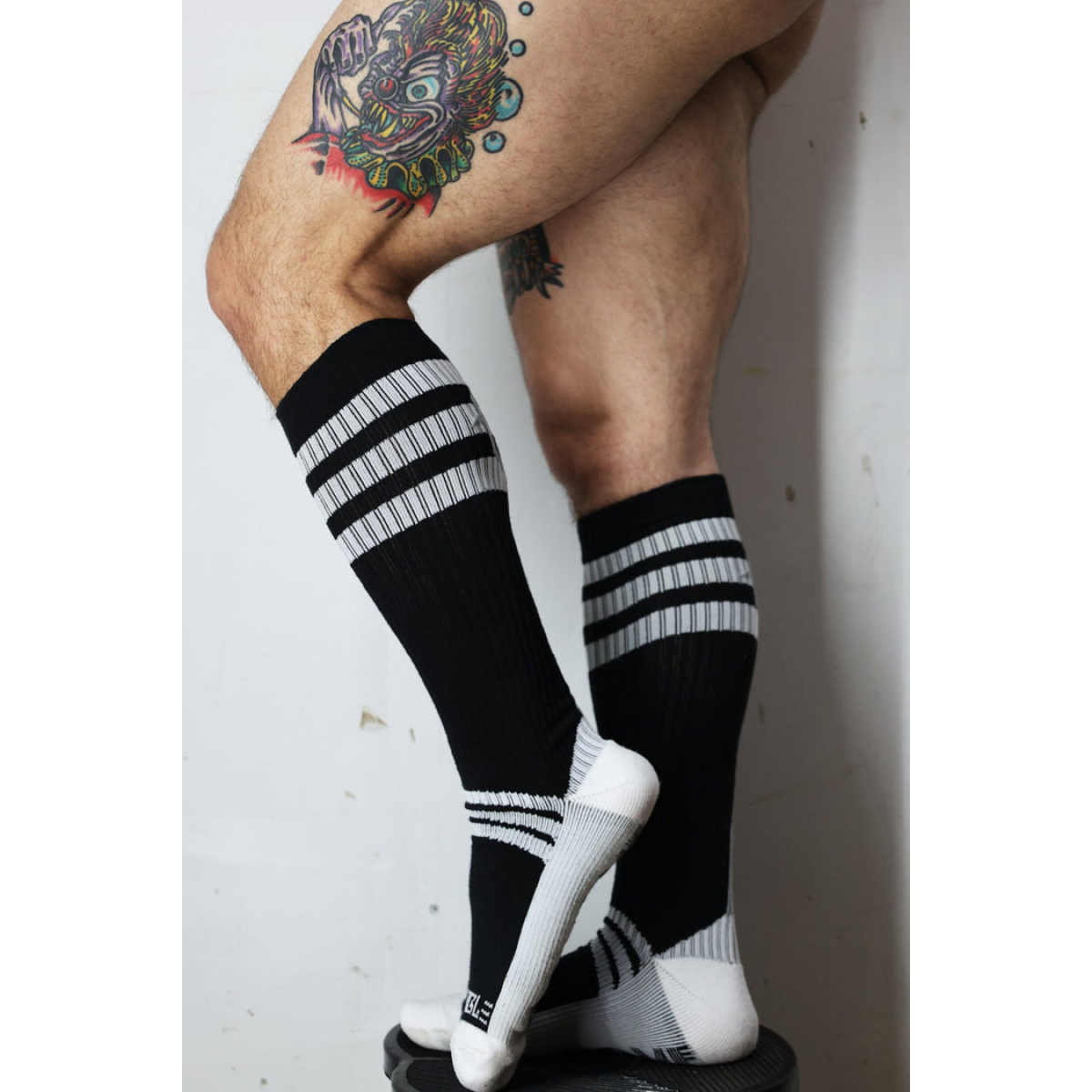 chaussettes hautes retro remix noires 3