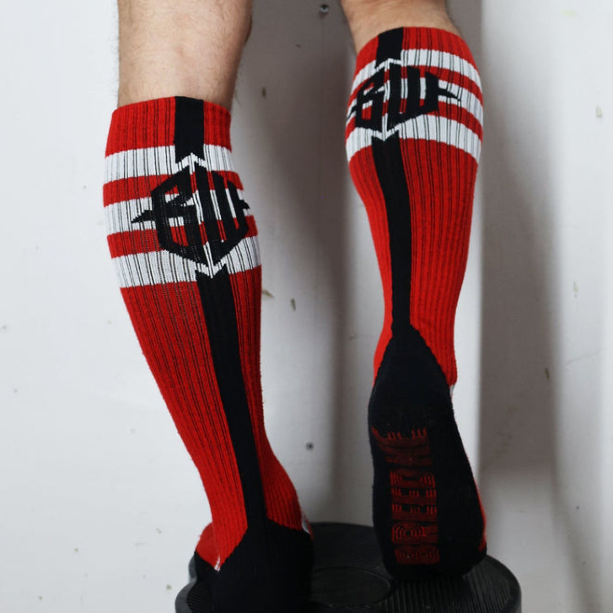 chaussettes hautes retro remix rouges 1