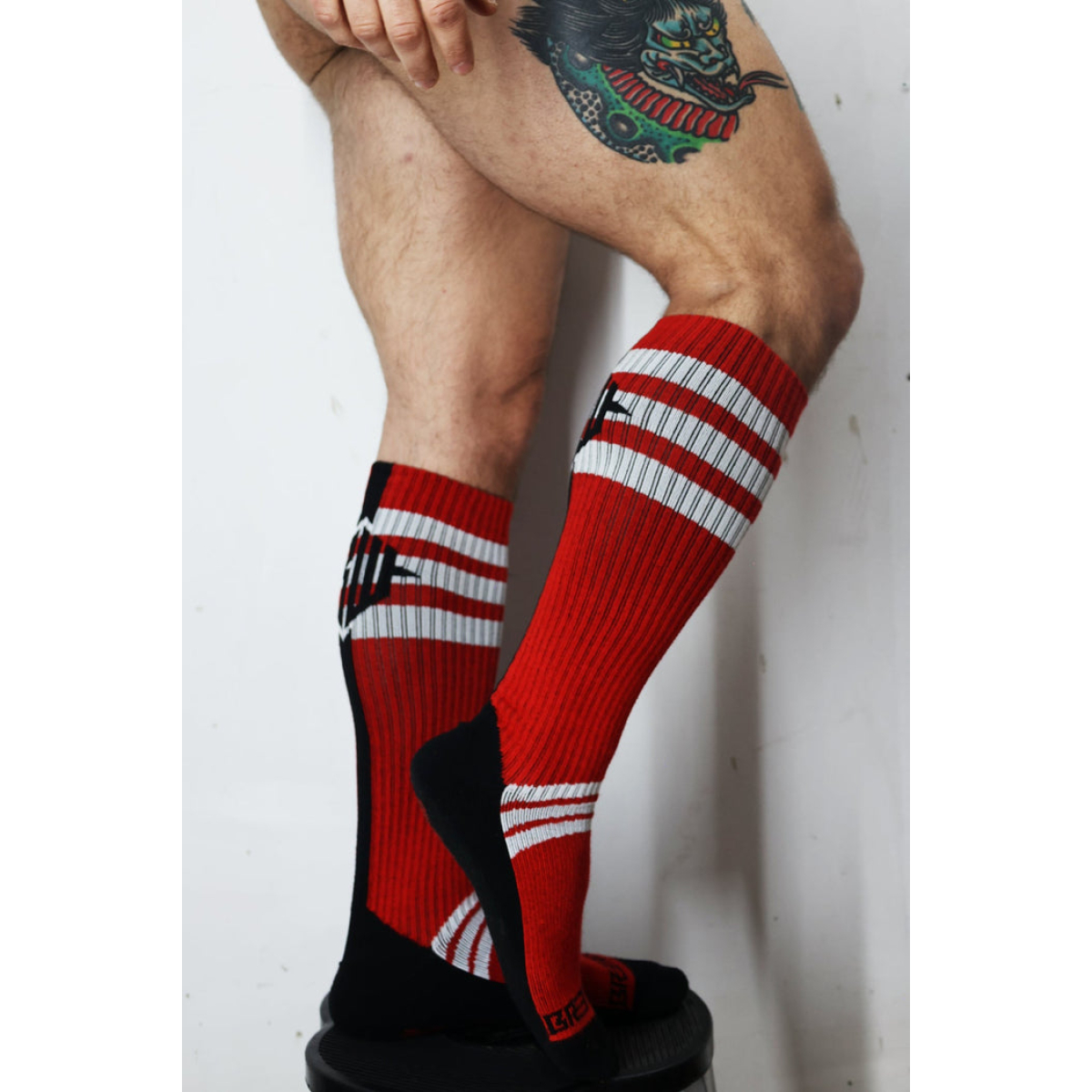 chaussettes hautes retro remix rouges 3