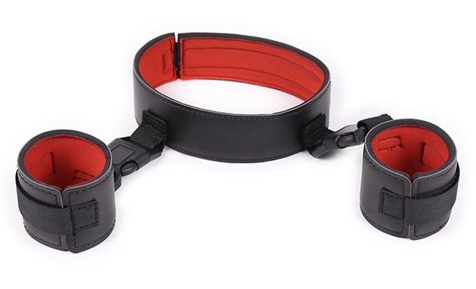 collier a clips avec menottes de poignets