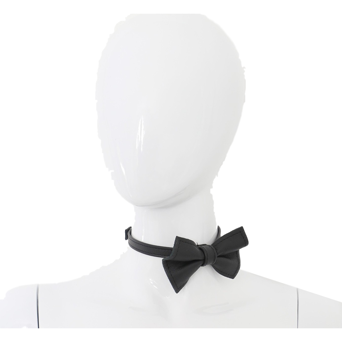 collier en cuir avec noeud papillon 1