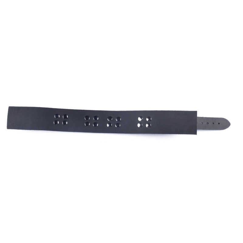 collier en cuir ultra noir 5 scaled