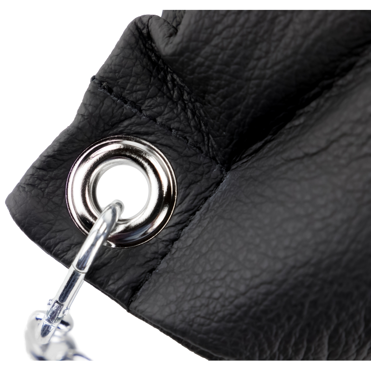 coussin en cuir 20 x 25cm chaines noir 4