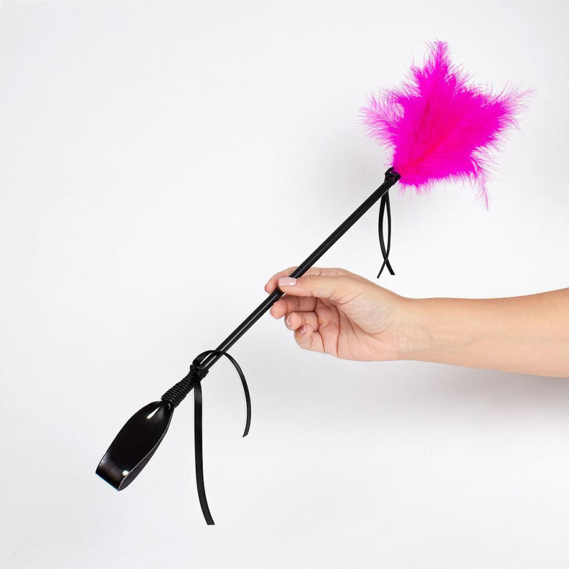 cravache et plumeau secret touch 50cm fuchsia 1