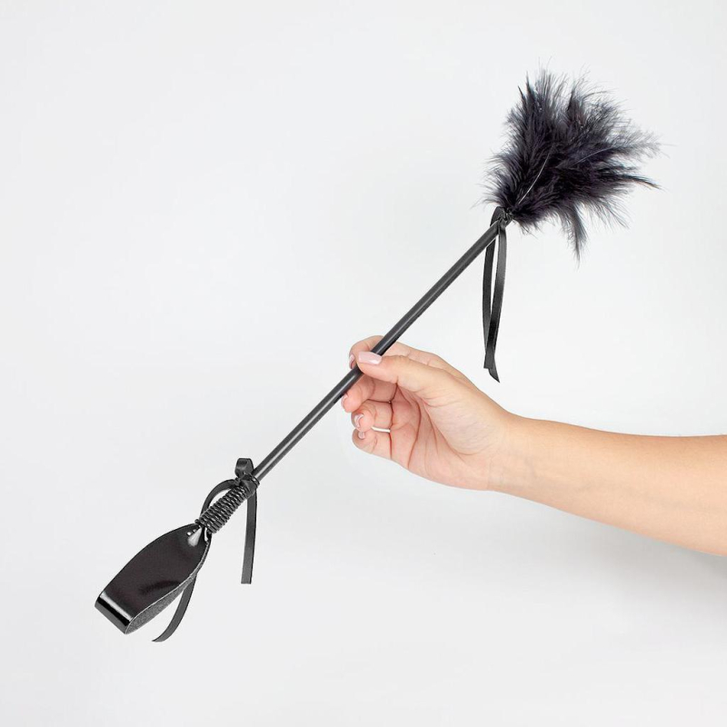 cravache et plumeau secret touch 50cm noir 1