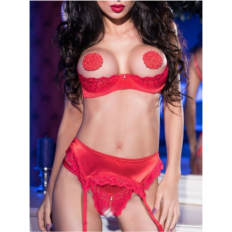 ensemble dentelle rouge seins nus