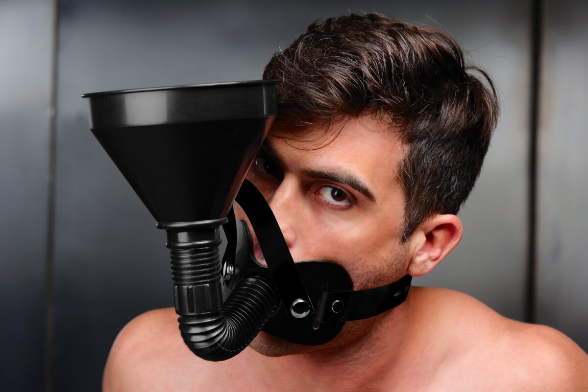 entonnoir a pisse latrine extreme 4 scaled