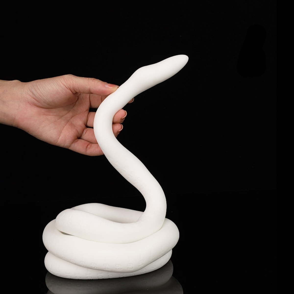 gode long ultra snake 120 x 27cm blanc