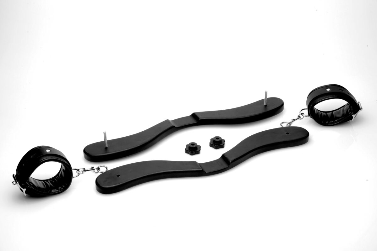 humbler en bois extreme avec menottes 2 scaled