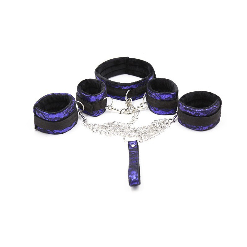 kit bondage avec collier et menottes violet