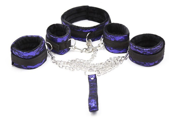 kit bondage avec collier et menottes violet