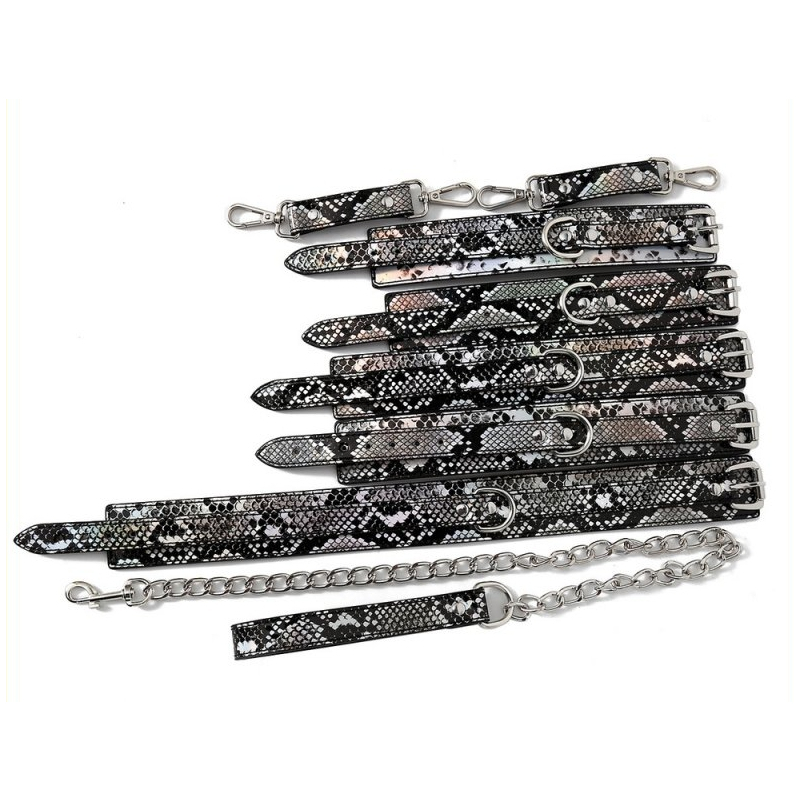 kit sm snakine collier et menottes noir argentes 2