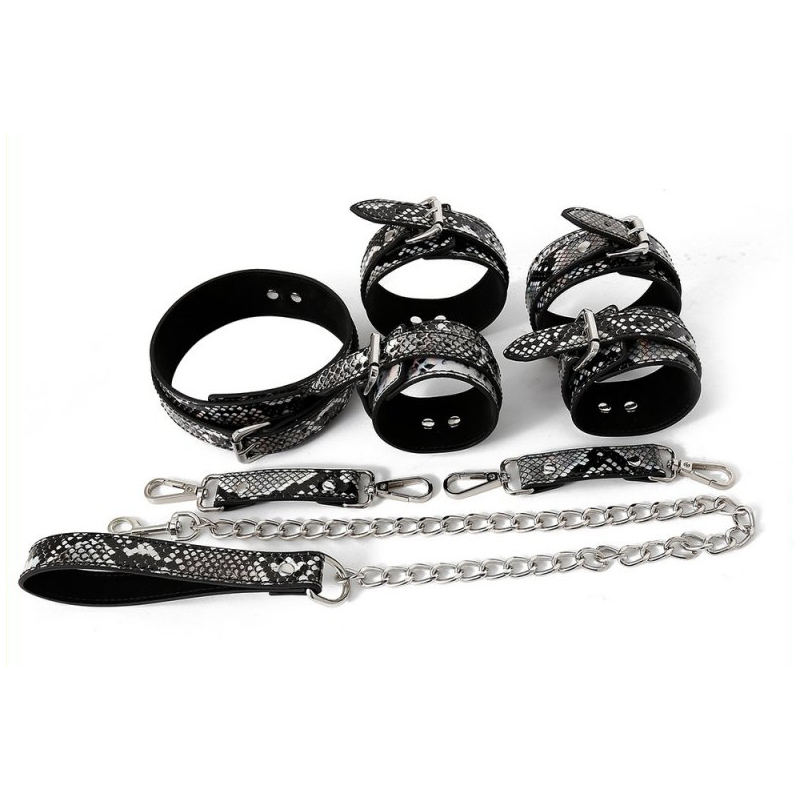 kit sm snakine collier et menottes noir argentes 3