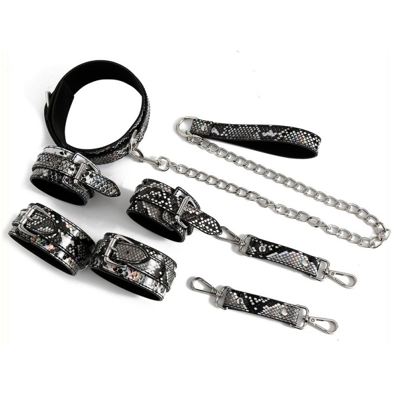 kit sm snakine collier et menottes noir argentes 4