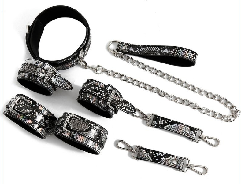 kit sm snakine collier et menottes noir argentes