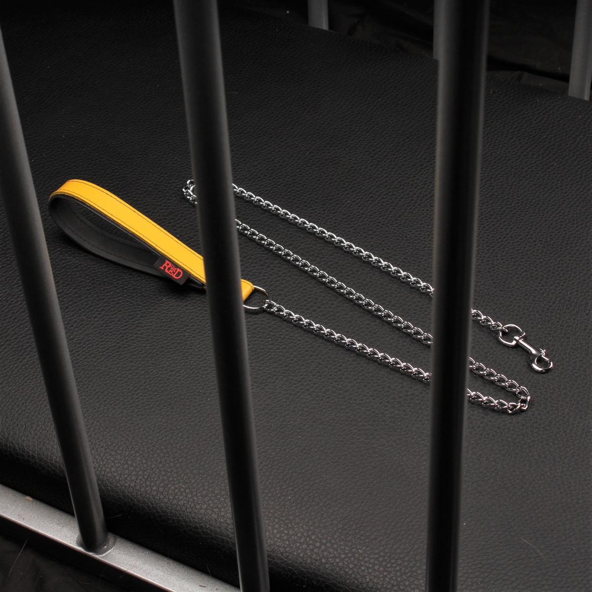 laisse avec poignee en cuir 1m jaune 2 scaled