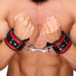 menotte en cuir rouge noir 1