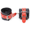 menottes avec fourrure noires rouges 3