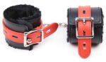 menottes avec fourrure noires rouges 3