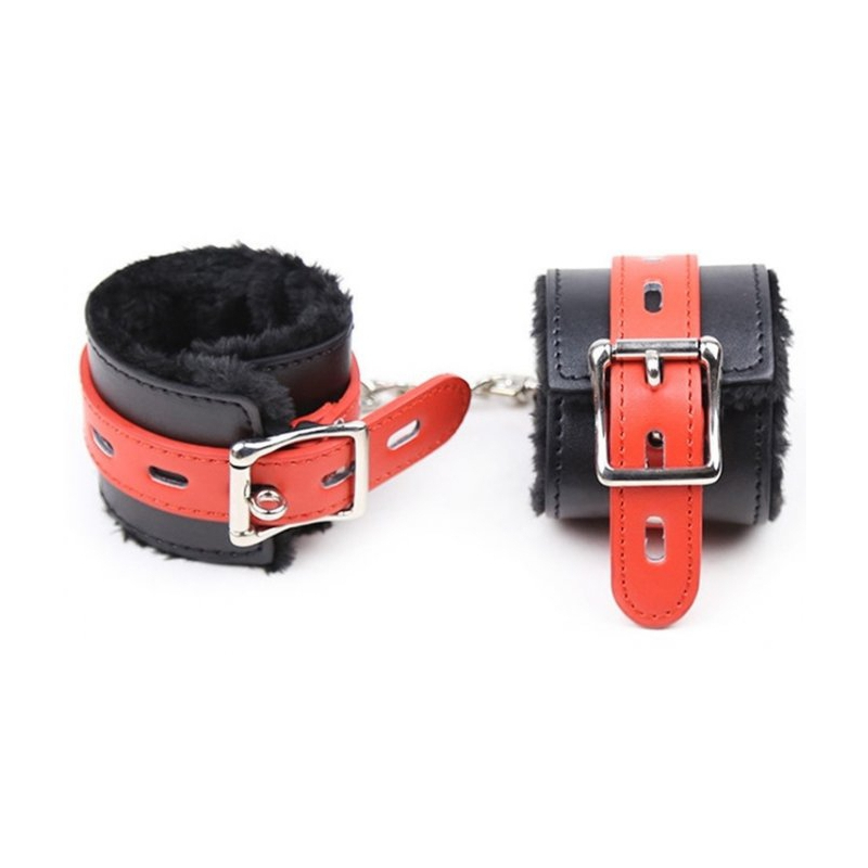 menottes avec fourrure noires rouges 3