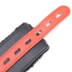 menottes avec fourrure noires rouges 7