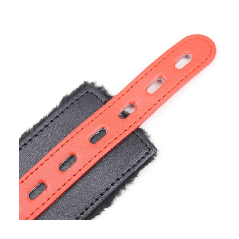 menottes avec fourrure noires rouges 7