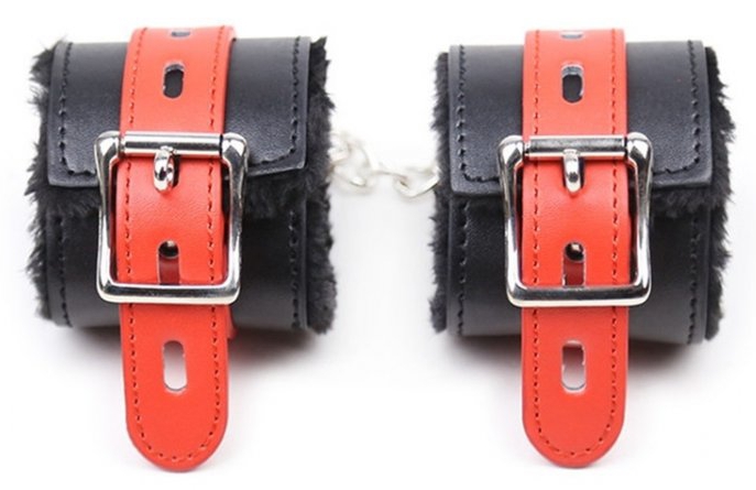 menottes avec fourrure noires rouges