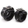 menottes avec ventouse strongcup noires 1
