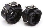 menottes avec ventouse strongcup noires 1