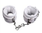 menottes de poignets cuff bomb blanches 5