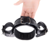 menottes de retenue cou mains en cuir 9 scaled