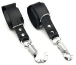 menottes en cuir avec mousqueton de surete 4