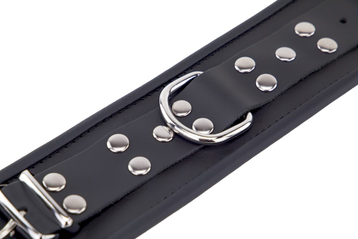 menottes en cuir pour chevilles noir 4 scaled