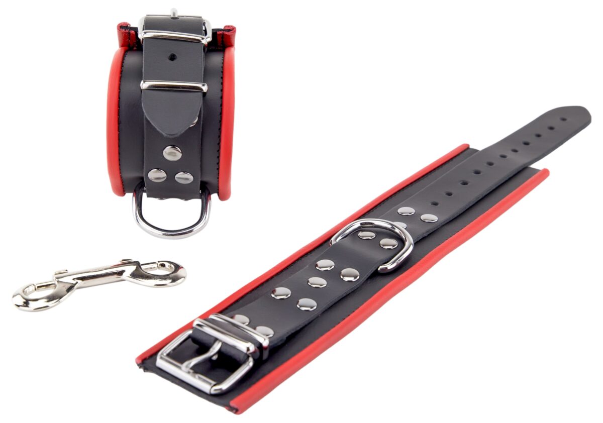 menottes en cuir pour les chevilles noir rouge 3 scaled