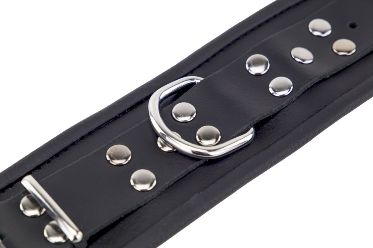 menottes en cuir pour les poignets noir 4 scaled