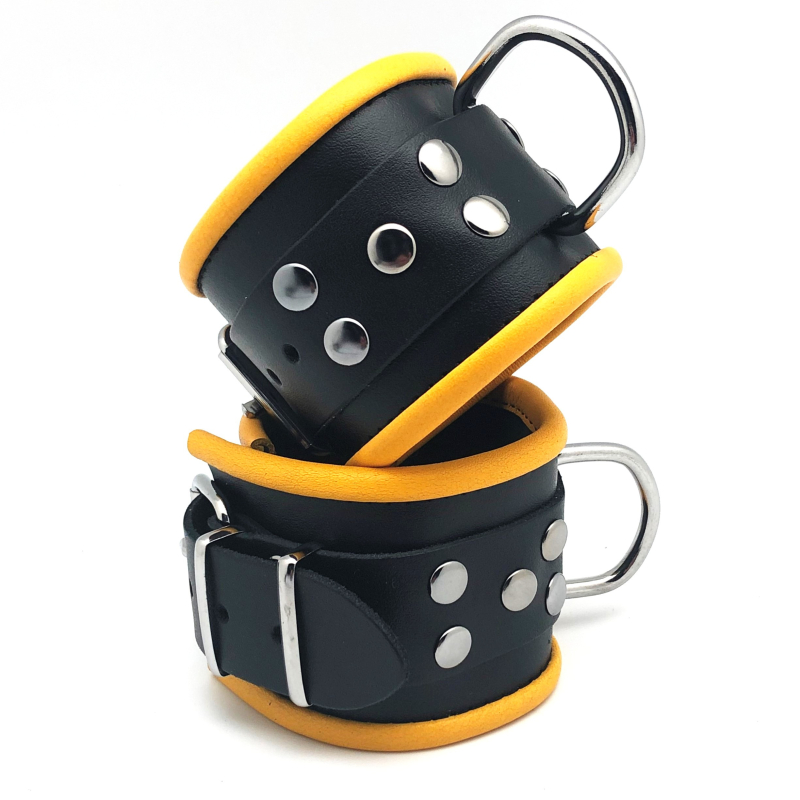 menottes en cuir pour poignets noir jaune 1