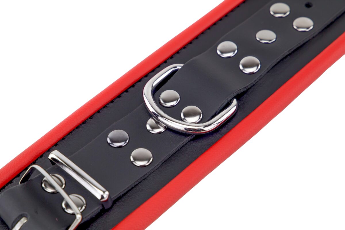 menottes en cuir pour poignets noir rouge 4 scaled