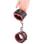menottes en cuir pour poignets noir rouge 7 scaled