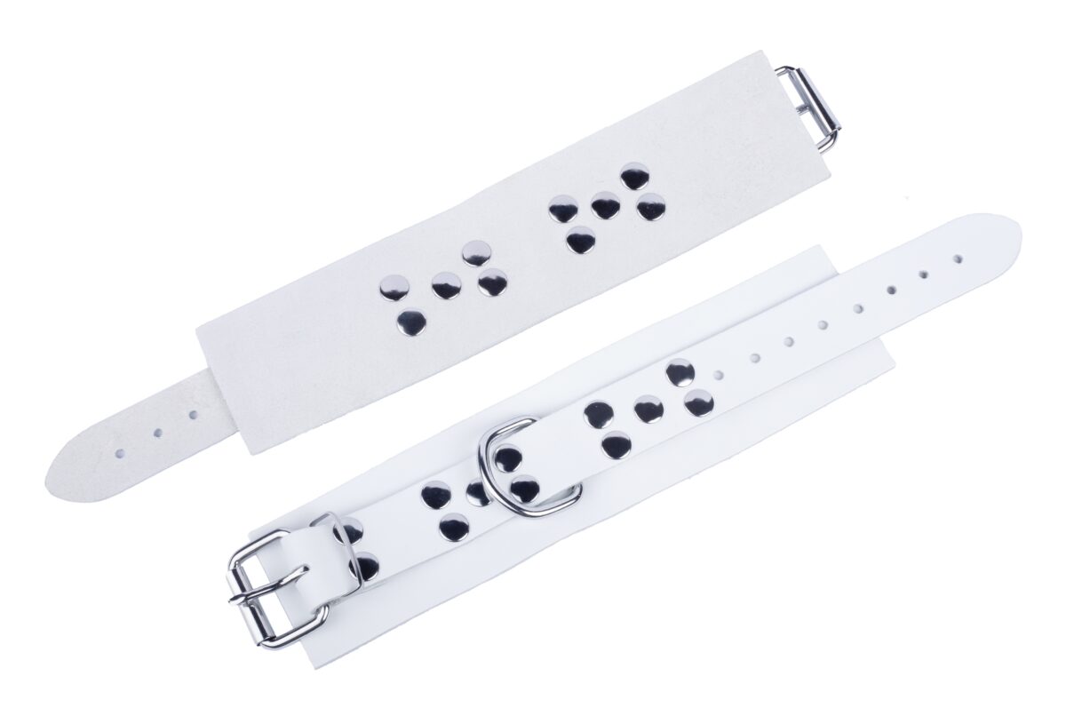 menottes en cuir ultra blanches 4 scaled