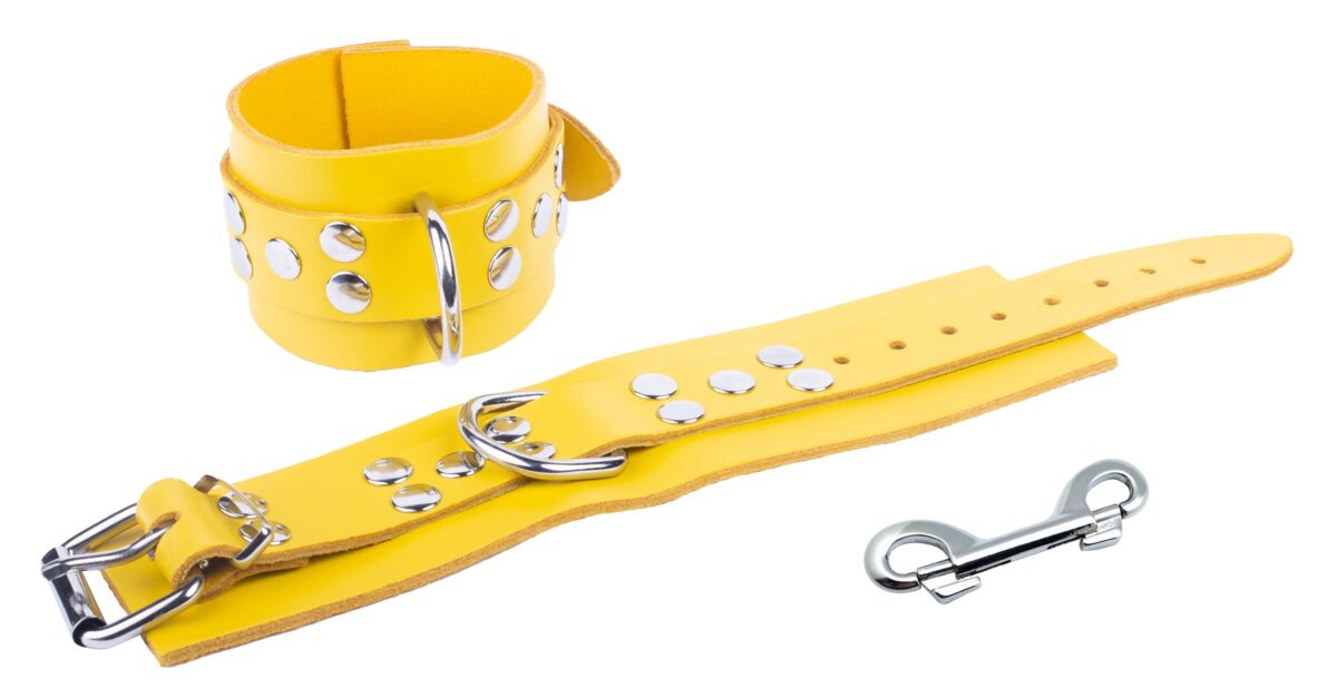 menottes en cuir ultra jaunes 3 scaled
