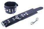menottes en cuir ultra noires 3 scaled